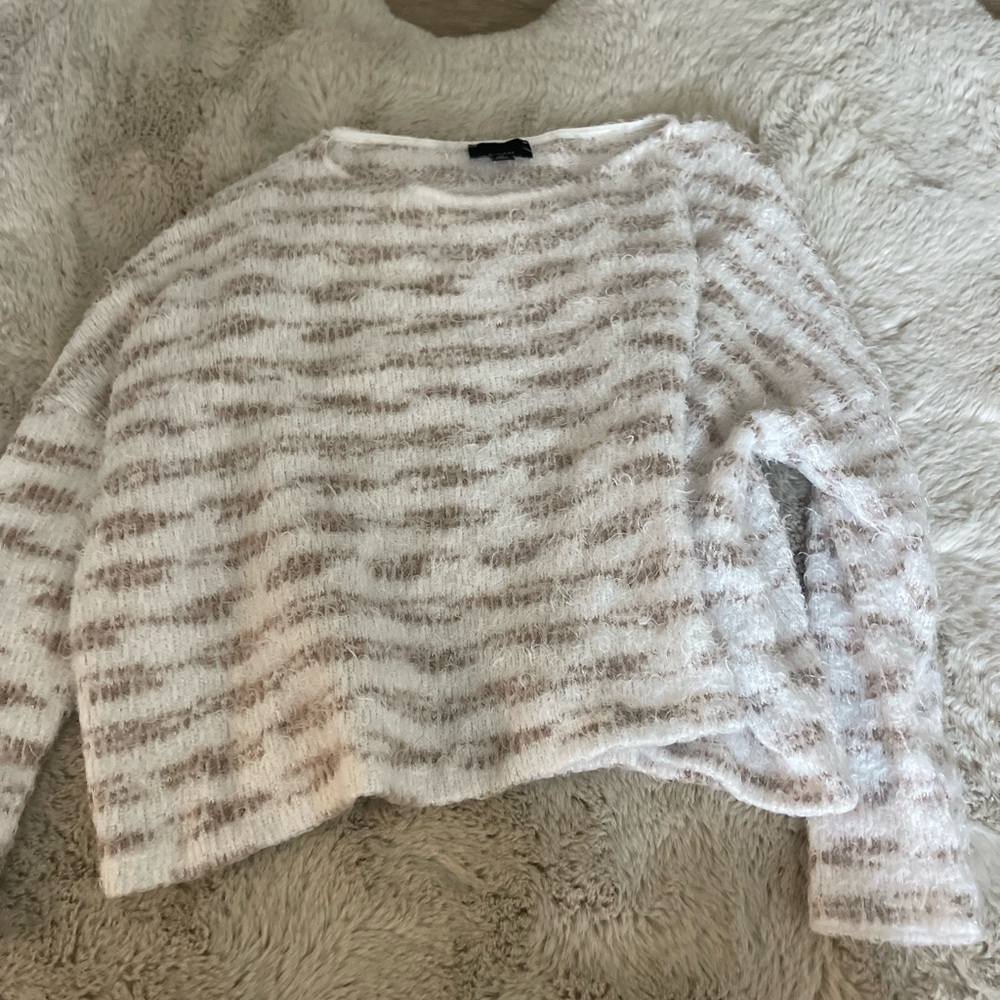 Women’s long sleeve sweater